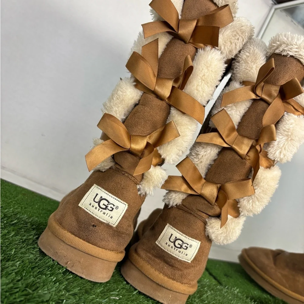 UGG BAILEY BOW II Women’s Size 8 - Picture 4 of 7